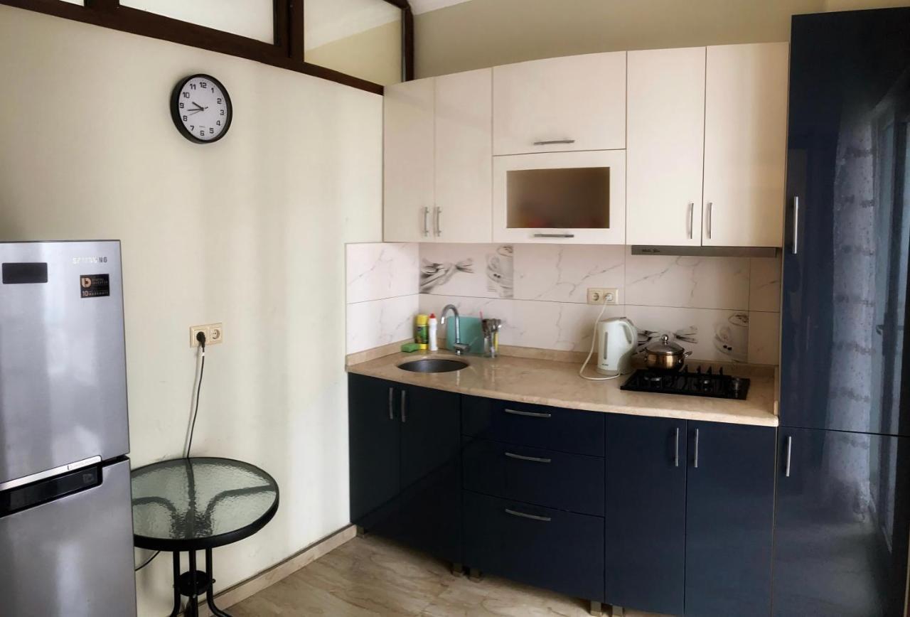 Big, Comfortable Apartment In Batumi Near The Sea Luaran gambar